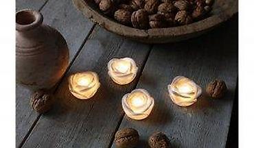 Sveće i svećnjaci: LED dekorativne svećice u obliku belih ruža – set 4 komada (Flower — 6