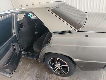 Avtomobil satışı: Mercedes-Benz sedan (W201 190 seriyası) Xüsusiyyətlər: - Kuzov: 4 — 4