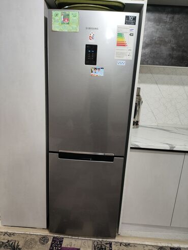 Холодильник и стиральная машинка холодильник 20000 сом стиральная