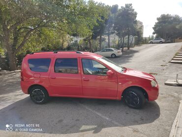 фольксваген новый кузов: Qırmızı rəngdə Dacia Logan MCV avtomobili. Bu model beşqapılı