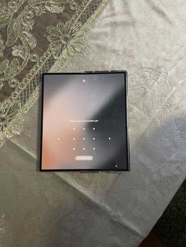 Samsung Galaxy Z Fold 4, 256 ГБ, цвет - Серый, Беспроводная зарядка