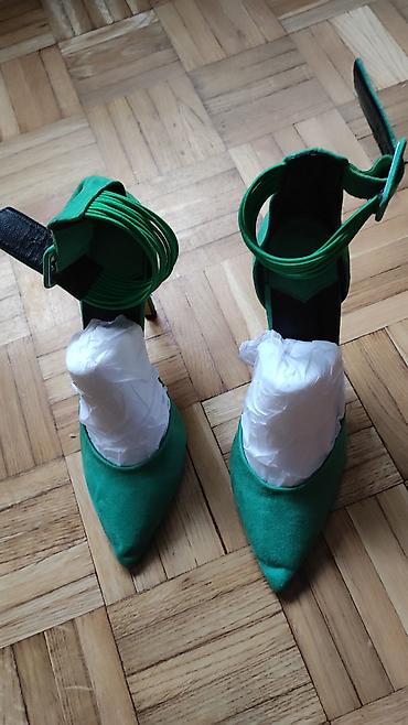 diline shoes: Štikle za žene u zelenoj boji sa špicastim vrhom i kaišem oko članka — 4
