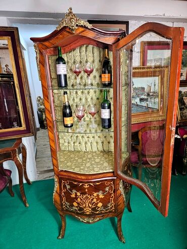 Stilske vitrine: Vitrina u stilu Luja XV, u intarziji sa dve staklene police i dve na lalafo.rs — 3 Stilske vitrine: Vitrina u stilu Luja XV, u intarziji sa dve staklene police i dve — 3