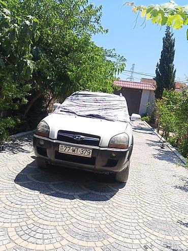 qabaq şüşə: Hyundai Tucson: 4.4 l | 2009 il Krossover — 1