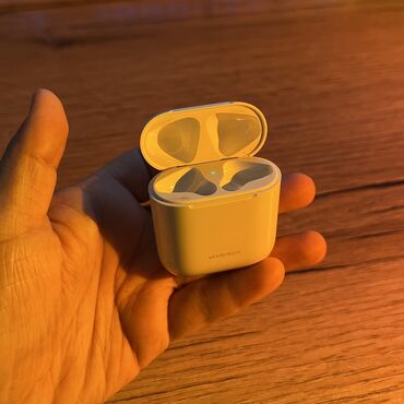 наушник айрподс: Оригинальный Кейс от AirPods (2-го поколения) Только КЕЙС Б/у но в