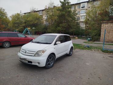 срочно продам авто в связи с переездом: Toyota ist: 2002 г., 1.3 л, Автомат, Бензин, Хэтчбэк