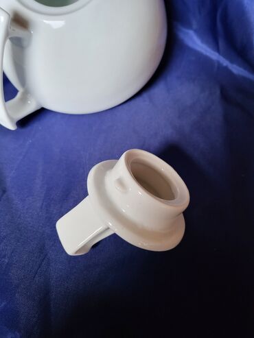 Čajnici: Cajnik nov sa stalkom,grejac,pun poreclan Nemacka. Cajnik pun — 11