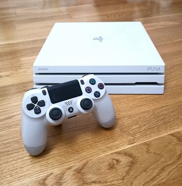 karl lagerfeld torba za laptop: Prodajem PS4 PRO verziju od 1T u odlicnom stanju ! ! !   Sony donesen