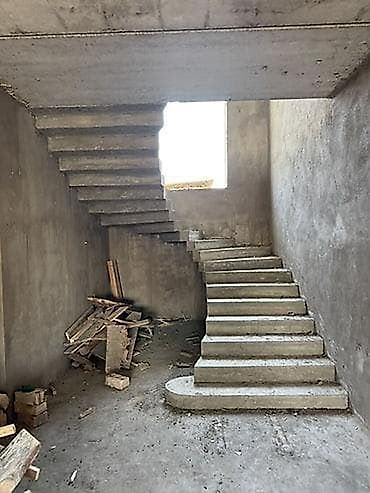 камне драбилка: Бетонная лестница Для дома, Форма лестницы: Многомаршевая — 2