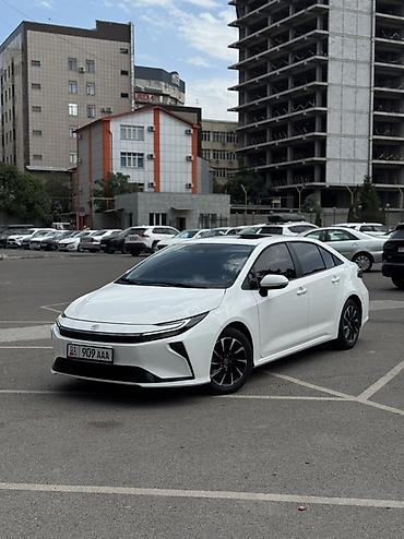 byd e1: Toyota Corolla: 2026 г., 1.8 л, Автомат, Бензин, Седан — 1