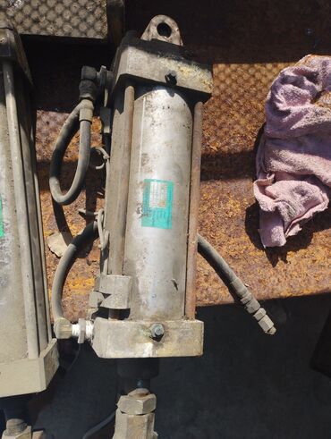 Digər istehsal avadanlığı: Sənaye pnevmatik silindrləri dəsti - Tip: İkiqat təsirli pnevmatik — 4