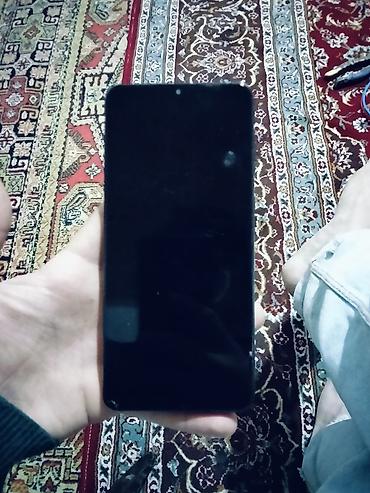 philips xenium x331: Smartfon - Tam ekranlı, qara rəngli korpus - Ön tərəfdə mərkəzdə — 1