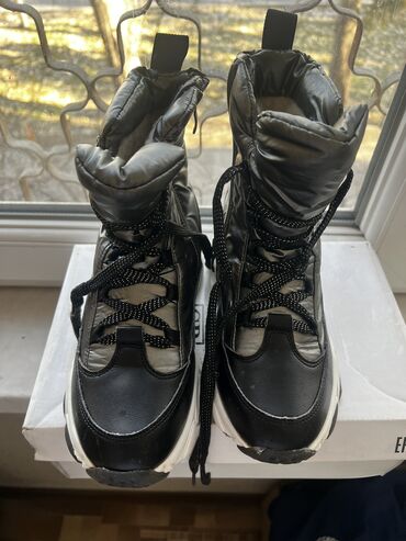 Угги: Б/у - Угги короткие из замши, карамельный цвет, на толстой резиновой — 2