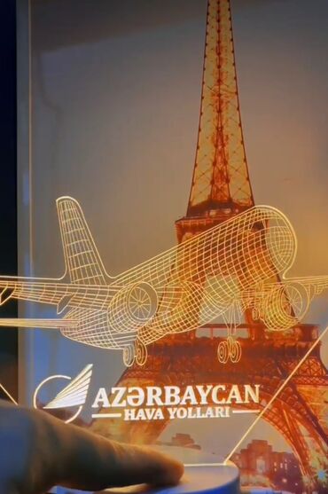 oyuncaq qutusu: Samalyot işıqlı suvenir hem tokla hem batareya ilə işləyir.rengleri