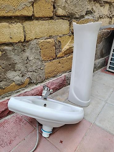 su ceni nerj: Künc tipli keramika əl yuma lavabosu və pedestalı (dəst) - Material — 2