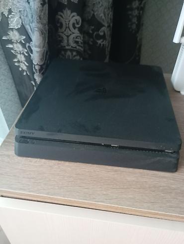 xbox series s 512: Sony PlayStation 4 Slim oyun konsolu Xüsusiyyətlər: - Model: PS4 Slim — 2