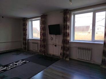 Продажа коттеджей и домов: 🏡✨ ПРОДАЁТСЯ УЮТНЫЙ ДОМ ✨🏡 📍 Район: Биримдик Кут 🏡 Параметры: 📐 — 4