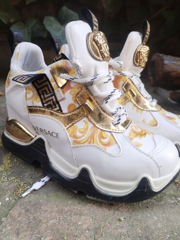 Women's Sneakers and athletic shoes: 37 — 5