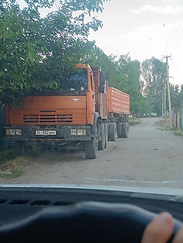 Прицепы и полуприцепы: Самосвал с прицепом-зерновозом Описание: - Тягач КАМАЗ оранжевого — 1