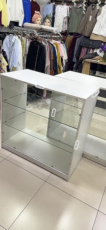2 шт витрины за 6000 сом Торговая витрина/прилавок с остеклением. -