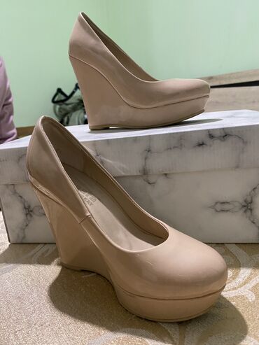 лакированные женские туфли: Туфли 36, цвет - Бежевый
