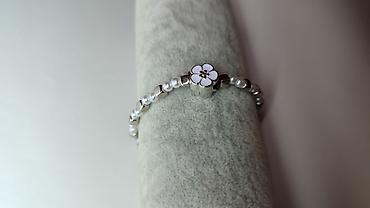 tiffany nis: Elegantna narukvica sa bisernim perlama i metalnim kockastim perlama u — 5