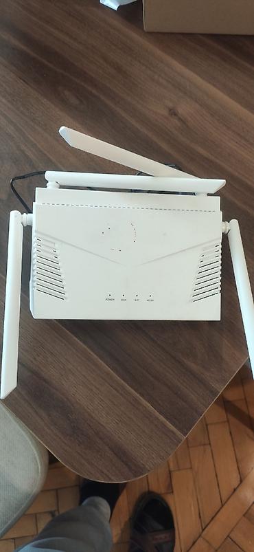 Masaüstü kompüterlər və komponentlər: Dörd antenli Wi‑Fi5G marşrutlaşdırıci - Ön paneldə göstəricilər — 1
