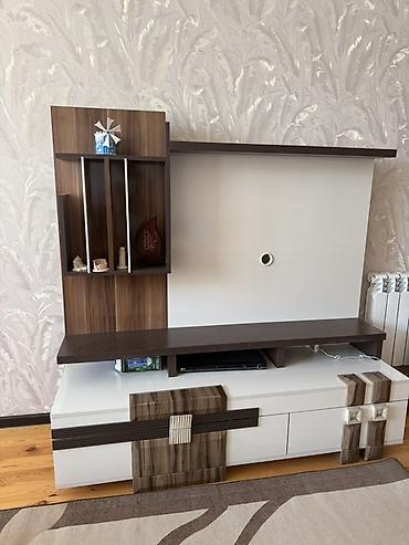 mebel kitab refleri: Mebel: TV stendi və divar paneli komplekti - Dizayn: Ağ və qəhvəyi — 1