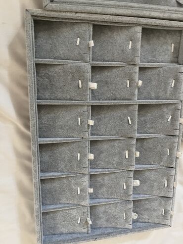 Vitrin üçün aksesuarlar: Bijuteriya üçün vitrinlər Az istifadə olunub Hamsı birlikdə 130 azn 😍 — 10