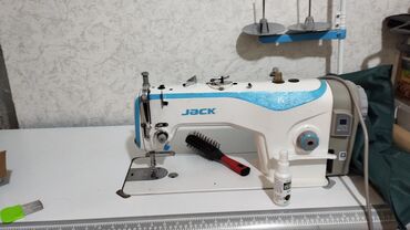 швейные мусор: Швейная машина Jack, Полуавтомат