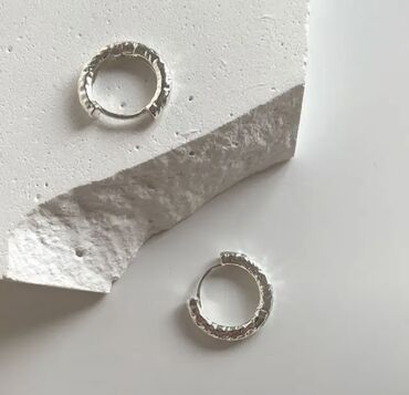 серебро серьги: Продаю маленькие аккуратные сережки-кольца из серебра 925 пробы. Обмен