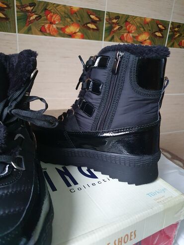 Сапоги: Продаем Новые зимние сапоги водооталкивающие внутри натуральный — 9