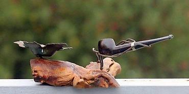 Stare vaze i dekor: Stara pepeljara sa dva držača za lule na drvenom postolju. Stara — 5