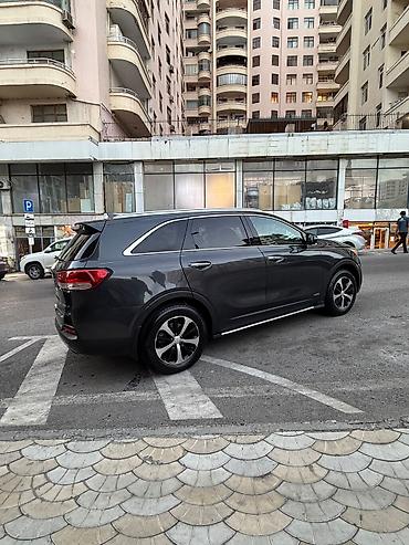 Kia: Kia Sorento EX AWD – tünd boz rəngli 5 nəfərlik krossover - — 2