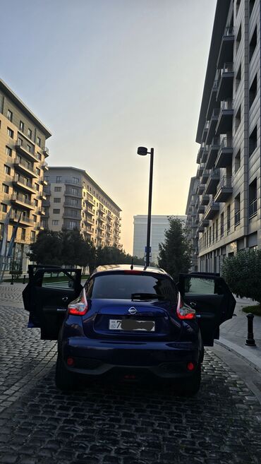 Nissan: Nissan Juke, tünd mavi rəng, şəhər krossoveri. Xüsusiyyətlər və — 11