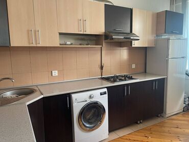 Uzunmüddətli kirayə mənzillər: Xətai Rayonu Sadıqcan Həzi Aslanov 2 otaq. Mərtəbə - 18/11 Otaq sayı — 10