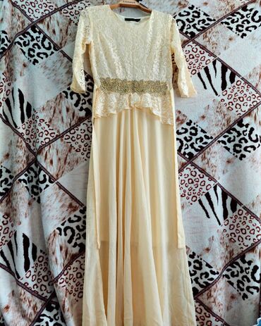 вечерние платья 50 размер: Много вечерних платей. Надеты были всего по одному разу. размеры