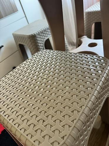balkon ucun stol stullar: Plastik masa və 4 taburet dəsti Satılır yeni kimidir eyvan ucun — 5