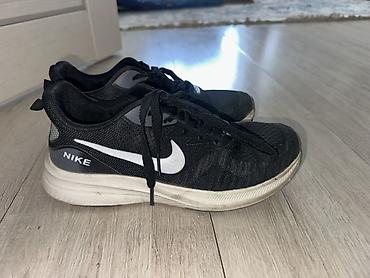 семейные одежды: Кроссовки Nike, черно-белые, низкая посадка. Подойдут для бега — 4