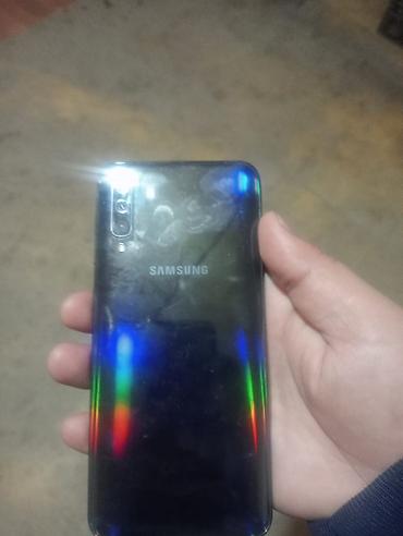 107 ekran televizor: Samsung Galaxy A50, rəng - Qara, İki sim kartlı — 1