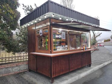 Butkalar, köşklar: Köşk, fastfood və ya coffeeshop kimi istifadəyə əlverişlidir. İç