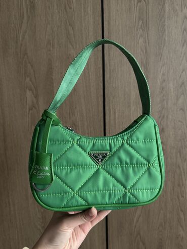 спортивные сумки женские через плечо: Классическая сумка, Prada, Китай, Моющийся материал, Женские, Б/у