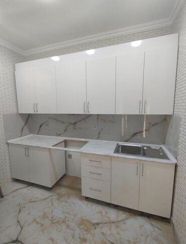 Mətbəx mebeli: *MƏTBƏX mebeli YENİ :*‼️ QİYMƏT:-550₼ ÖLÇÜ:-3 metr Parlaq laminat