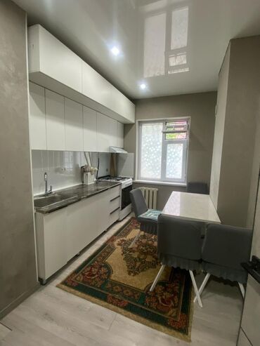 турусбекова московская: 3 комнаты, 60 м², 105 серия, 1 этаж, Дизайнерский ремонт
