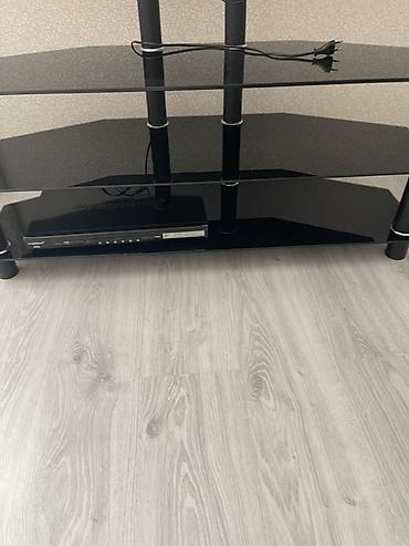 Şüşə TV stendi - 3 mərtəbəli konstruksiya: üst, orta və alt rəf - lalafo.az -da Şüşə TV stendi - 3 mərtəbəli konstruksiya: üst, orta və alt rəf -