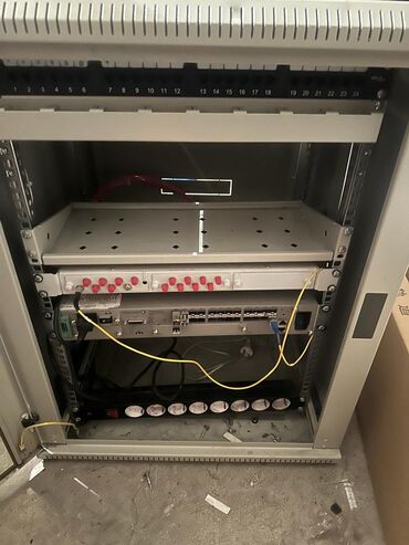серверы 412: Продаю полностью рабочий серверный шкаф, в рабочем состоянии состояние