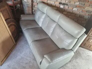 Sofe i kaučevi: Odlican kozni trosed ima napajanje strujom i svoj adapter za sklapanje na lalafo.rs — 5 Sofe i kaučevi: Odlican kozni trosed ima napajanje strujom i svoj adapter za sklapanje — 5