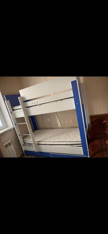 taxt kravat: Oğlan üçün, İşlənmiş, Çarpayı, Matras ilə, Siyirməli, Laminat