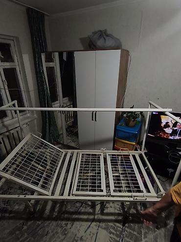 Медицинская мебель: ПРОДАЮ КОСТЫЛЯ 2000 сом МЕДИЦИНСКИЙ КРОВАТЬ 20.000 СОМ . СОСТОЯНИЕ — 2