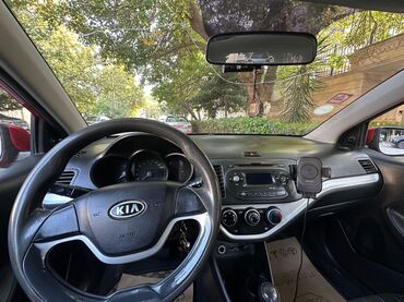 Kia: Kia Picanto, qırmızı rəng, hetçbek kuzov. Xüsusiyyətlər: - Kompakt — 6